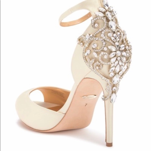 Badgley Mischka Embellished peep toe sandals - Picture 8 of 8